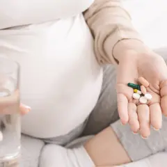 Niedobór magnezu w ciąży: objawy, skutki, jak uzupełnić?