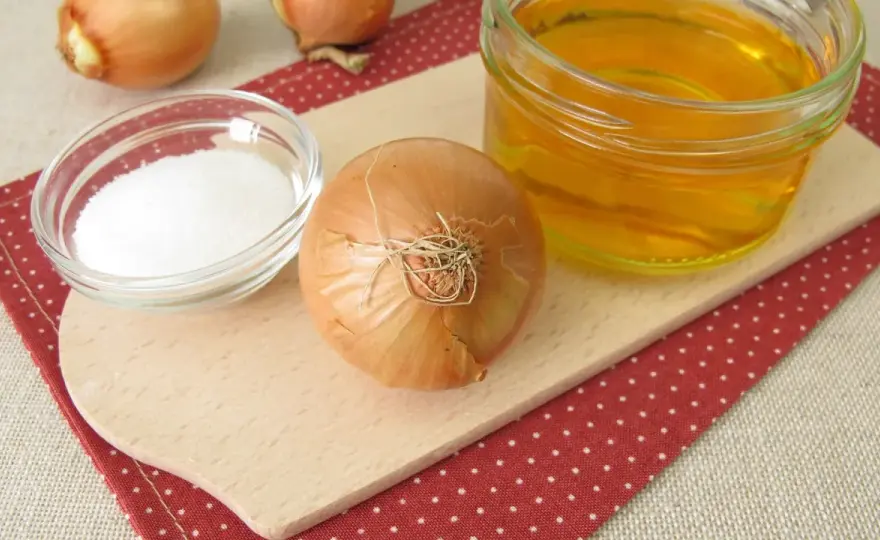 Domowy syrop z cebuli na kaszel - kiedy pomaga i jak go zrobić