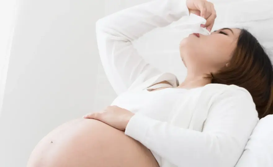 Inhalacje z soli w ciąży: Bezpieczna ulga na katar, kaszel i zatoki