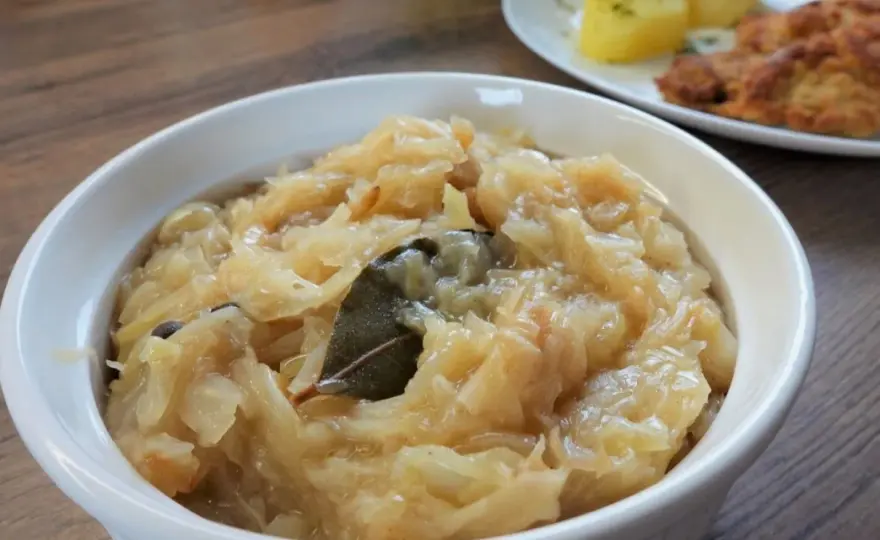Kapusta kiszona zasmażana - przepis na idealną konsystencję