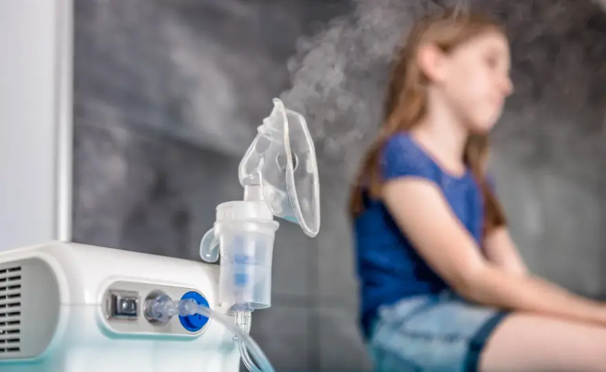 Kiedy inhalacje z soli 3%? Pomaga na kaszel czy szkodzi?