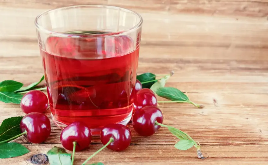 Kompot z wiśni na zimę - jak zrobić go naprawdę smacznie
