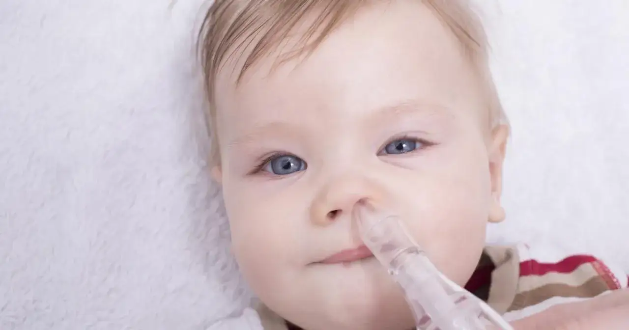 dziecko inhalacja nebulizator rodzic
