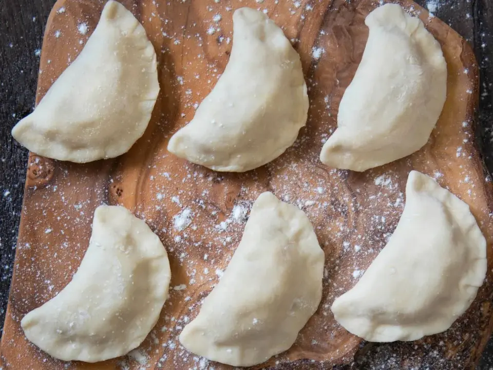 Domowe pierogi z jabłkami - prosty przepis i praktyczne wskazówki